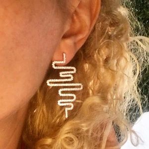 Swirling Lines Earrings With Pave Crystals